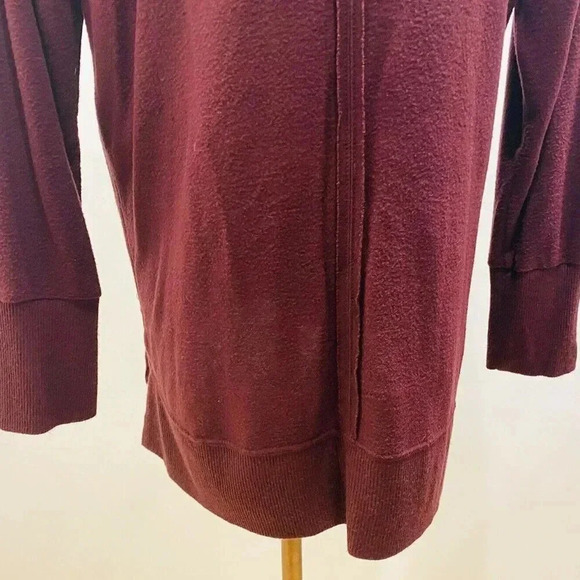 GIBSON Women Long Sleeve Pull-Over Burgundy Asymmetrical Hem Sweater Size Medium - Picture 10 of 11